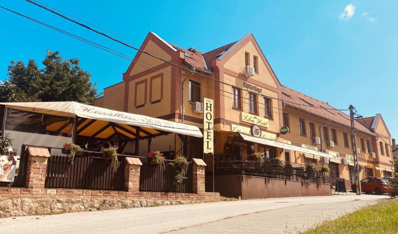 Libra Hotel Veresegyház Екстериор снимка