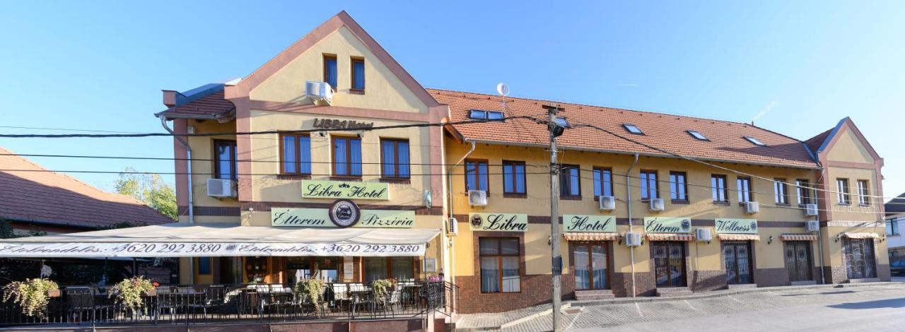 Libra Hotel Veresegyház Екстериор снимка