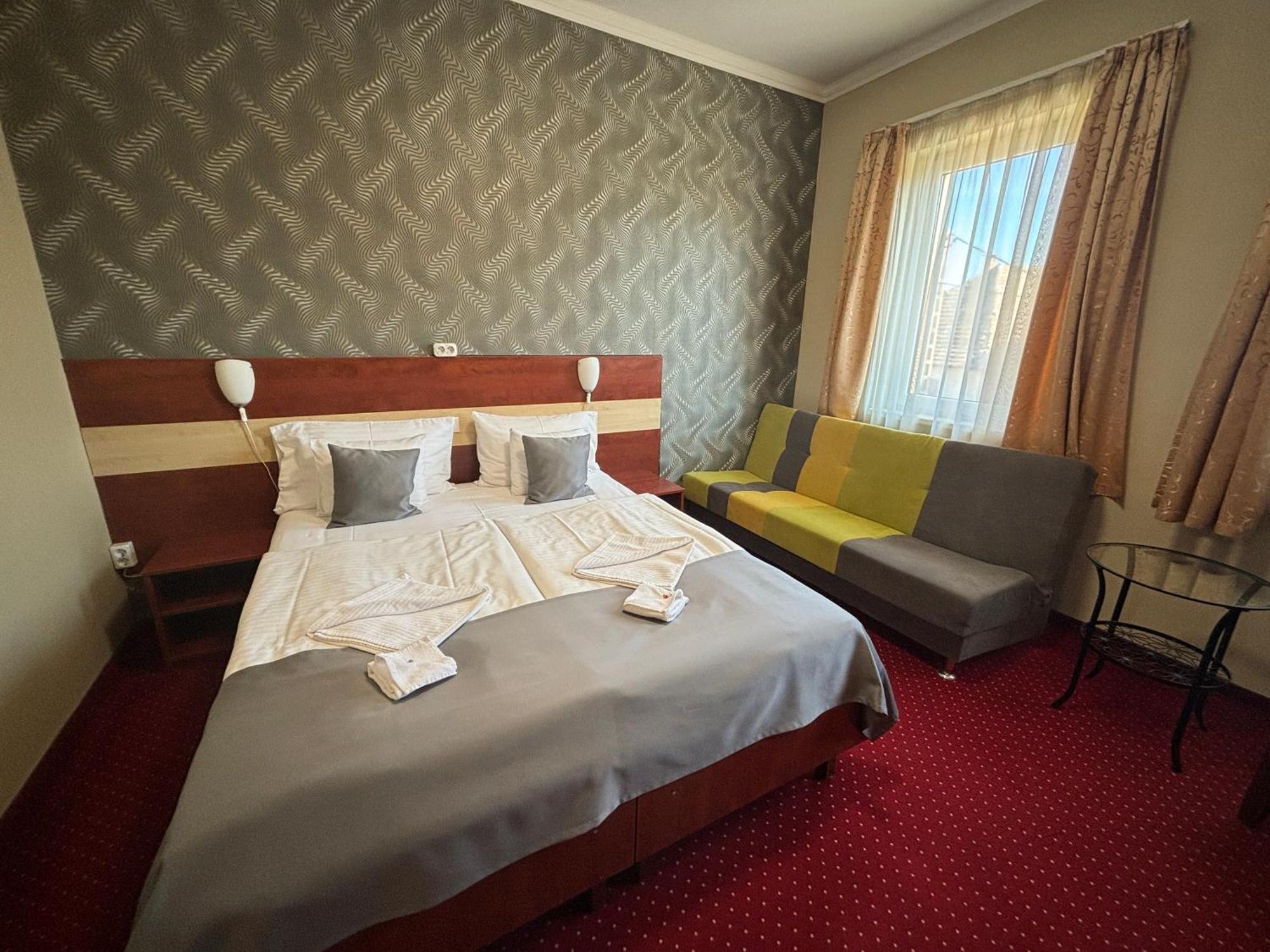 Libra Hotel Veresegyház Екстериор снимка